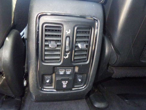 Used 2019 Jeep Grand Cherokee Overland AWD/4WD image 33