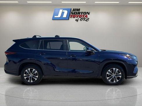 Used 2025 Toyota Highlander XLE image 4