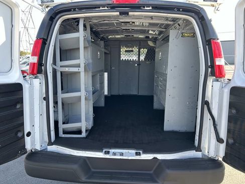 Used 2023 GMC Savana 2500 w/ Driver Convenience Package image 15