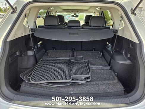 Used 2023 Volkswagen Tiguan SE w/ Panoramic Sunroof Package FWD image 18