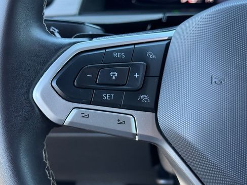 Used 2024 Volkswagen Atlas Cross Sport SE image 17