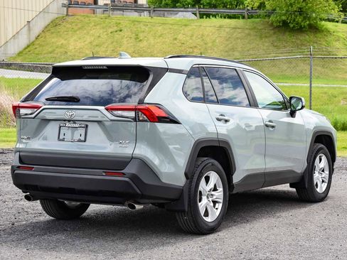 Used 2021 Toyota RAV4 XLE w/ Carpet Mat Package (TMS) AWD/4WD image 3