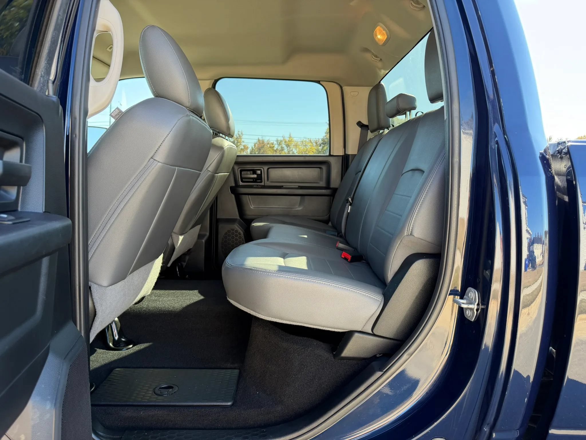 Used 2018 RAM 2500 Tradesman w/ Chrome Appearance Group AWD/4WD image 14