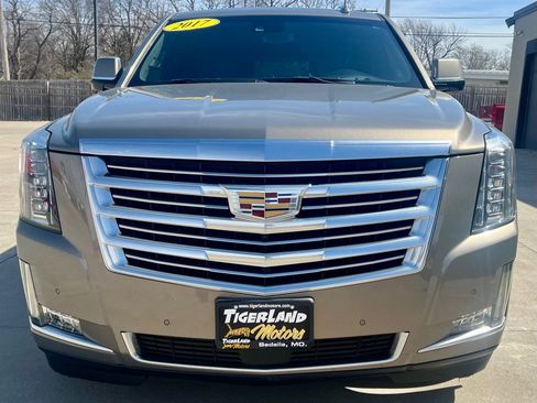 Used 2017 Cadillac Escalade ESV Platinum image 2