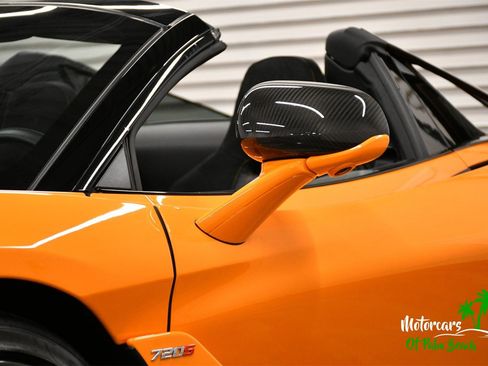 Used 2023 McLaren 720S Spider image 24