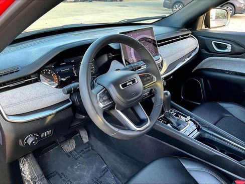 Certified 2024 Jeep Compass Latitude image 17