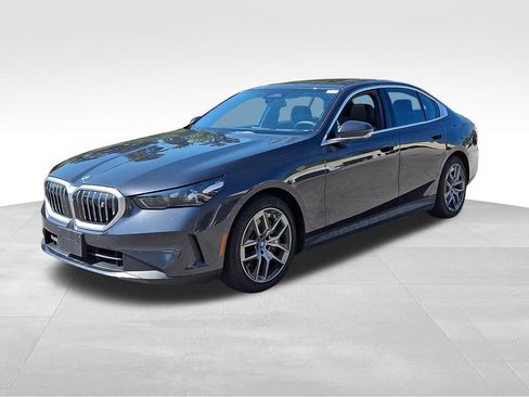 Used 2025 BMW i5 eDrive40i RWD image 3