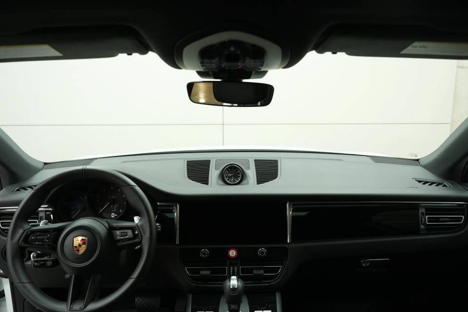 Certified 2026 Porsche Macan AWD/4WD image 16