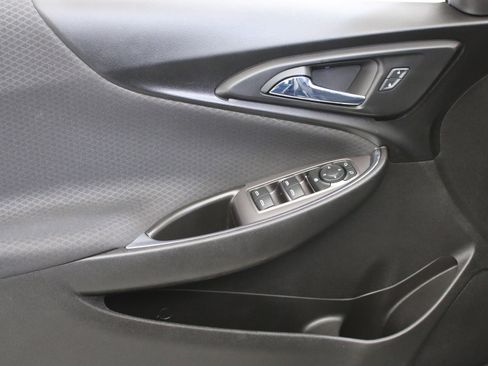 Used 2017 Chevrolet Malibu LT image 24