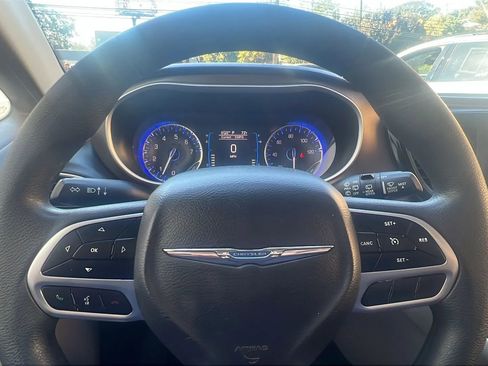 Used 2017 Chrysler Pacifica Touring image 14