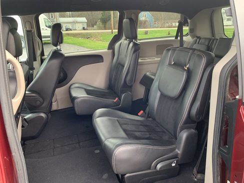 Used 2018 Dodge Grand Caravan SXT image 12