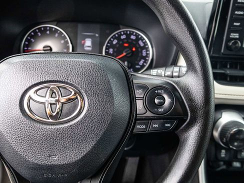 Used 2019 Toyota RAV4 XLE w/ Convenience Package FWD image 39