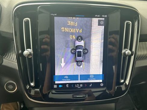 Certified 2025 Volvo XC40 B5 Plus AWD/4WD image 25