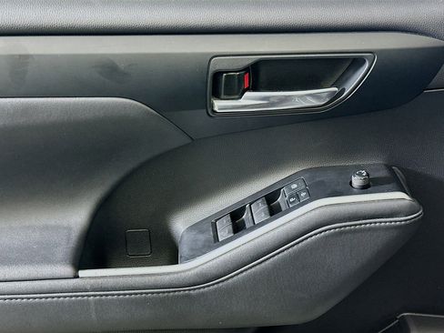 Used 2021 Toyota Highlander XLE image 15