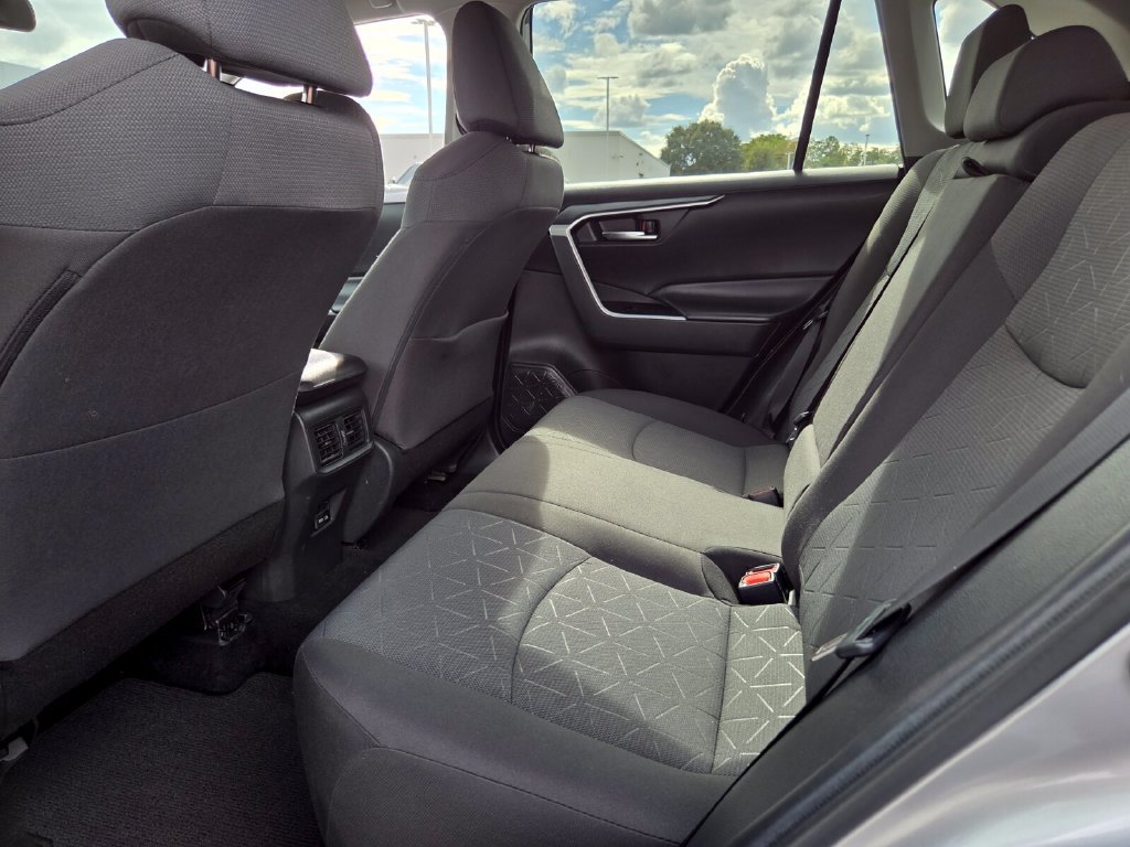 Certified 2022 Toyota RAV4 XLE FWD image 6