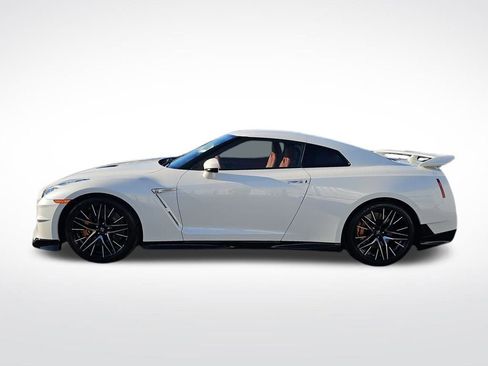 Used 2024 Nissan GT-R Premium w/ Premium Interior Package image 8