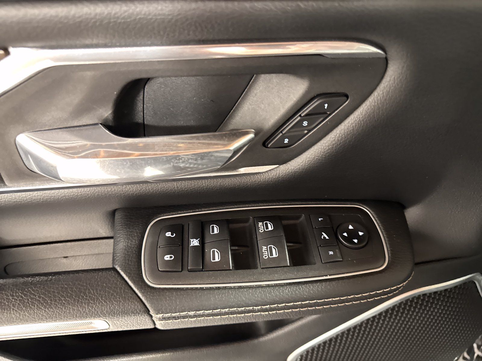 Used 2021 RAM 1500 Laramie AWD/4WD image 18