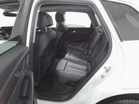 Used 2024 Audi Q5 2.0T Premium w/ Convenience Package image 23