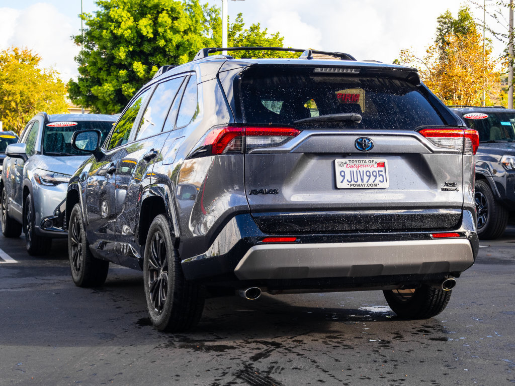 Used 2023 Toyota RAV4 XSE AWD/4WD image 5