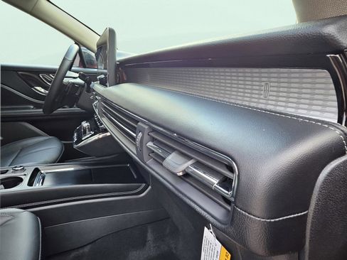 New 2026 Lincoln Corsair Premiere image 14