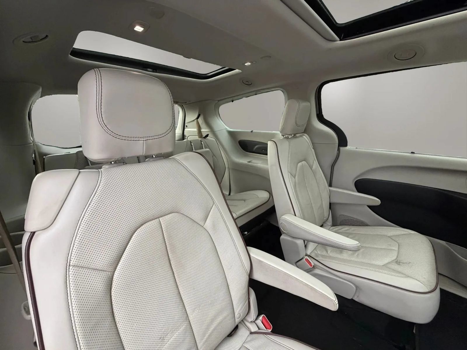 Used 2017 Chrysler Pacifica Limited FWD image 27