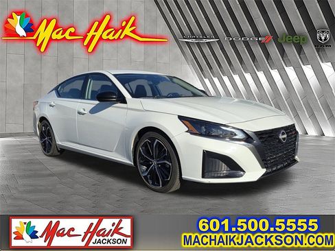 Used 2024 Nissan Altima 2.5 SR image 1