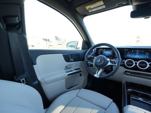 Certified 2025 Mercedes-Benz GLA 250 4MATIC w/ Driver Assistance Package image 21