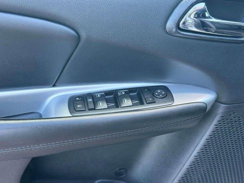 Used 2017 Dodge Journey SXT FWD image 17