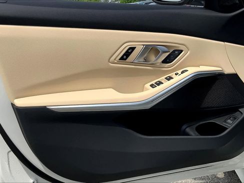 Used 2025 BMW 330i Sedan w/ Convenience Package image 10