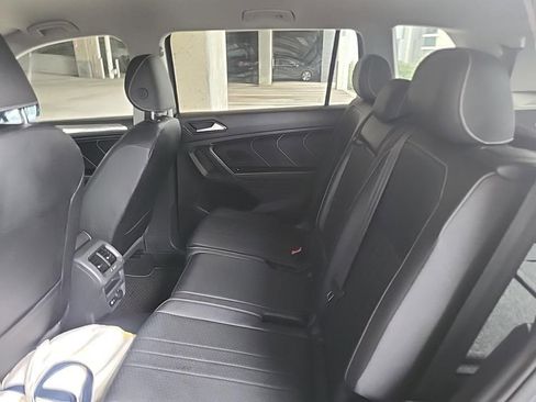 Used 2022 Volkswagen Tiguan SE image 5