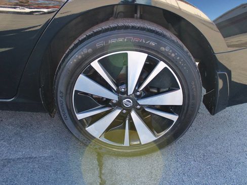 Used 2019 Nissan Altima 2.5 SV image 14