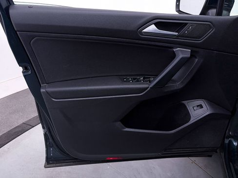 Used 2019 Volkswagen Tiguan SEL FWD image 16