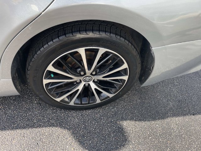 Used 2020 Toyota Camry SE w/ Convenience Package FWD image 11