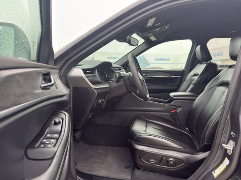 Used 2024 Jeep Grand Cherokee Limited image 11