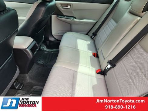 Used 2016 Toyota Camry SE FWD image 31
