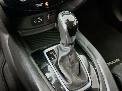 Used 2019 Nissan Rogue SV FWD image 24
