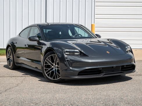 Used 2022 Porsche Taycan image 11