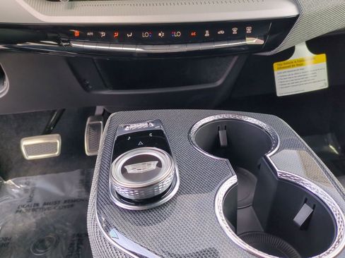 New 2026 Cadillac Optiq Luxury 1 image 16