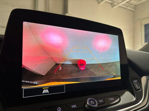 Used 2025 Chevrolet Blazer LT FWD image 24