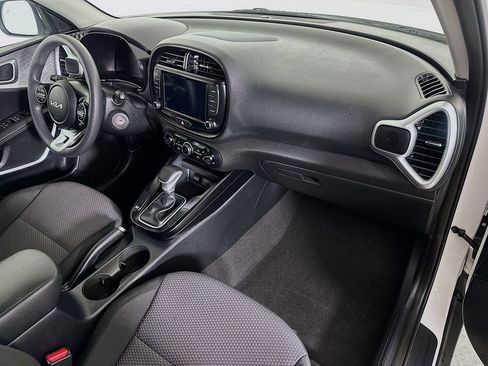 Certified 2023 Kia Soul LX w/ LX Technology Package FWD image 28
