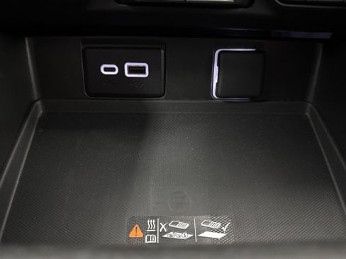 Used 2024 Chevrolet Suburban Premier image 21