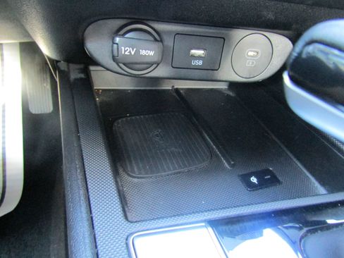 Used 2025 Hyundai Elantra Limited FWD image 22