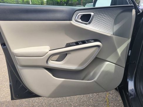 Used 2025 Kia Soul LX w/ LX Technology Package image 16