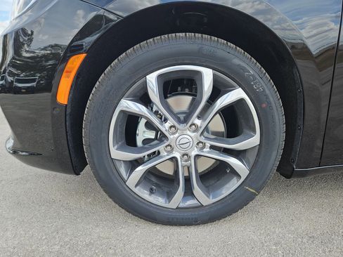 New 2026 Chrysler Pacifica Pinnacle image 21