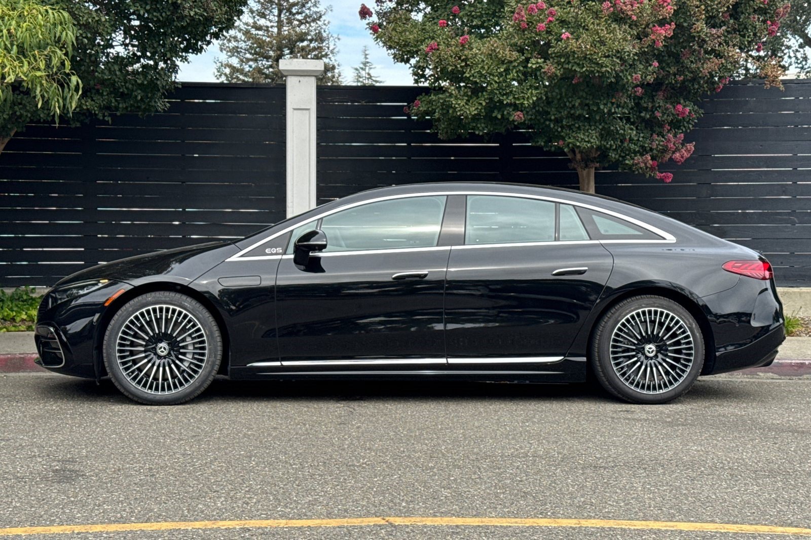 Certified 2023 Mercedes-Benz EQS 580 4MATIC Sedan image 2