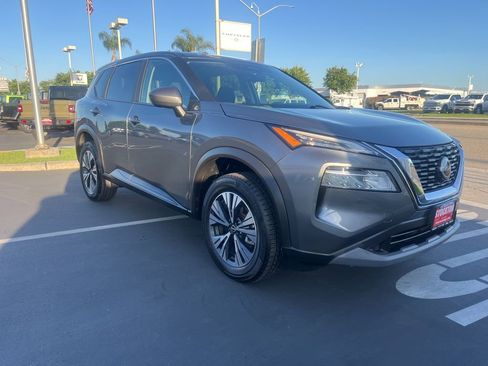Used 2023 Nissan Rogue SV FWD image 8