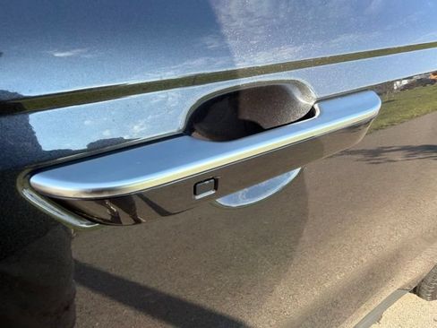 Used 2023 Kia Carnival LX FWD image 13