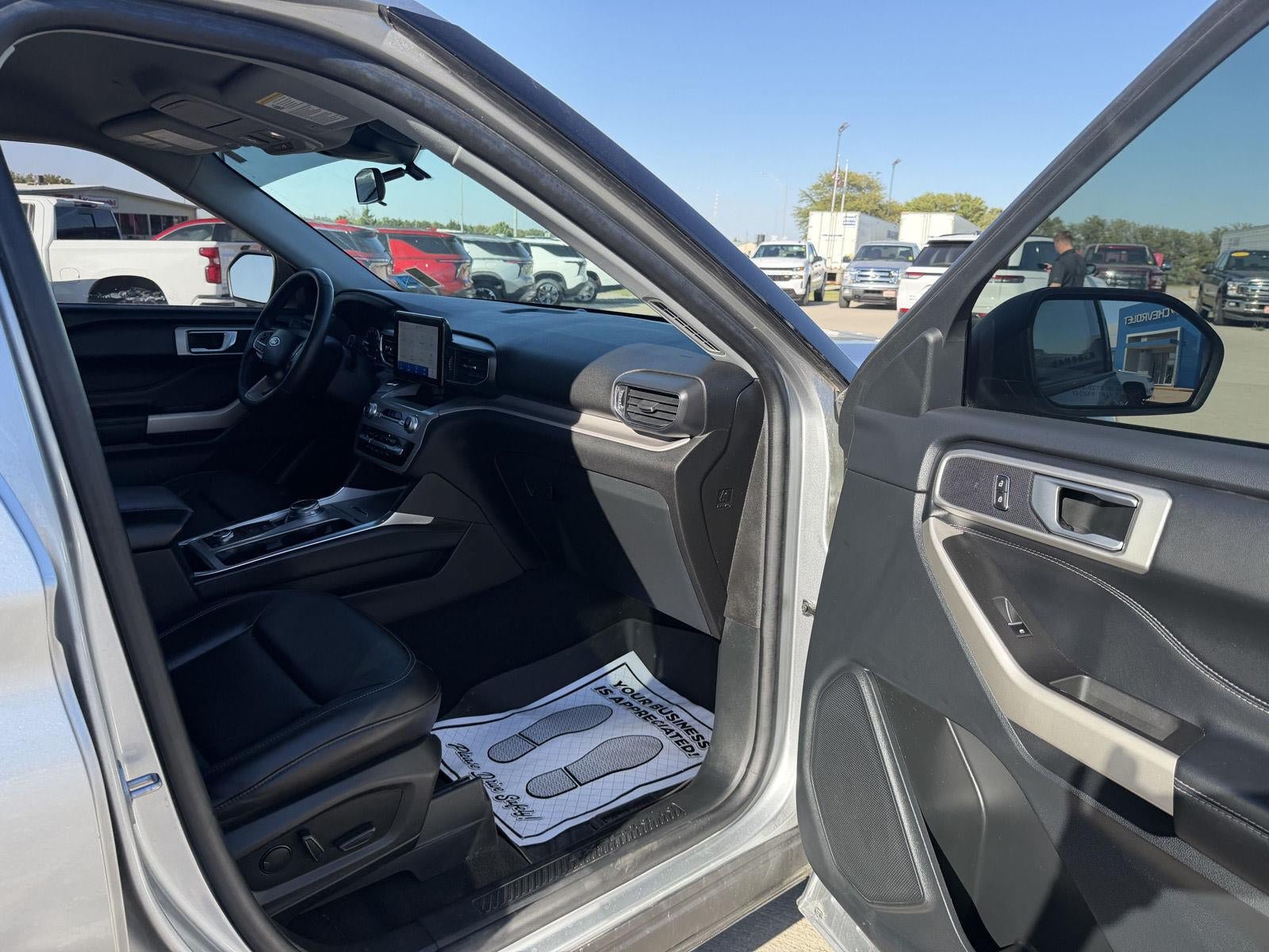 Used 2023 Ford Explorer XLT w/ Equipment Group 202A AWD/4WD image 11