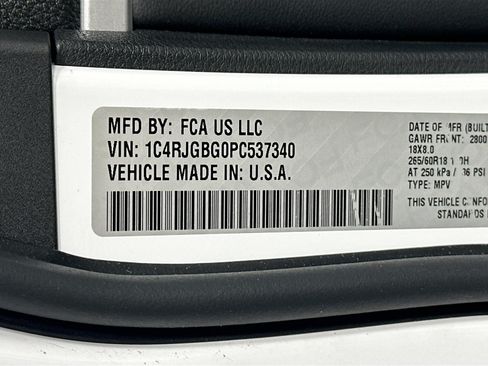 Used 2023 Jeep Grand Cherokee Limited RWD image 32