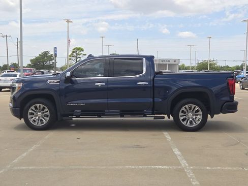Used 2022 GMC Sierra 1500 Denali w/ Driver Alert Package II AWD/4WD image 4